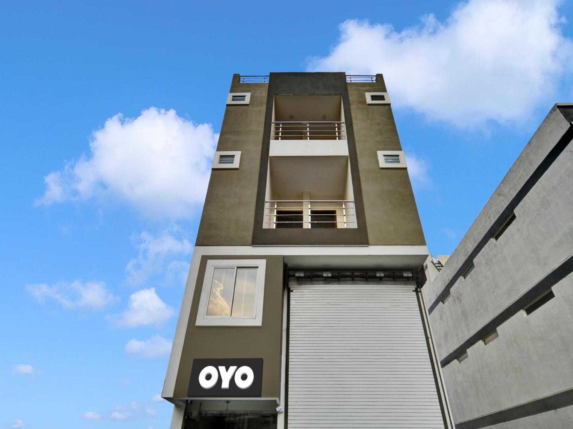 Oyo Hotel Dr Greens Indaur Exteriér fotografie