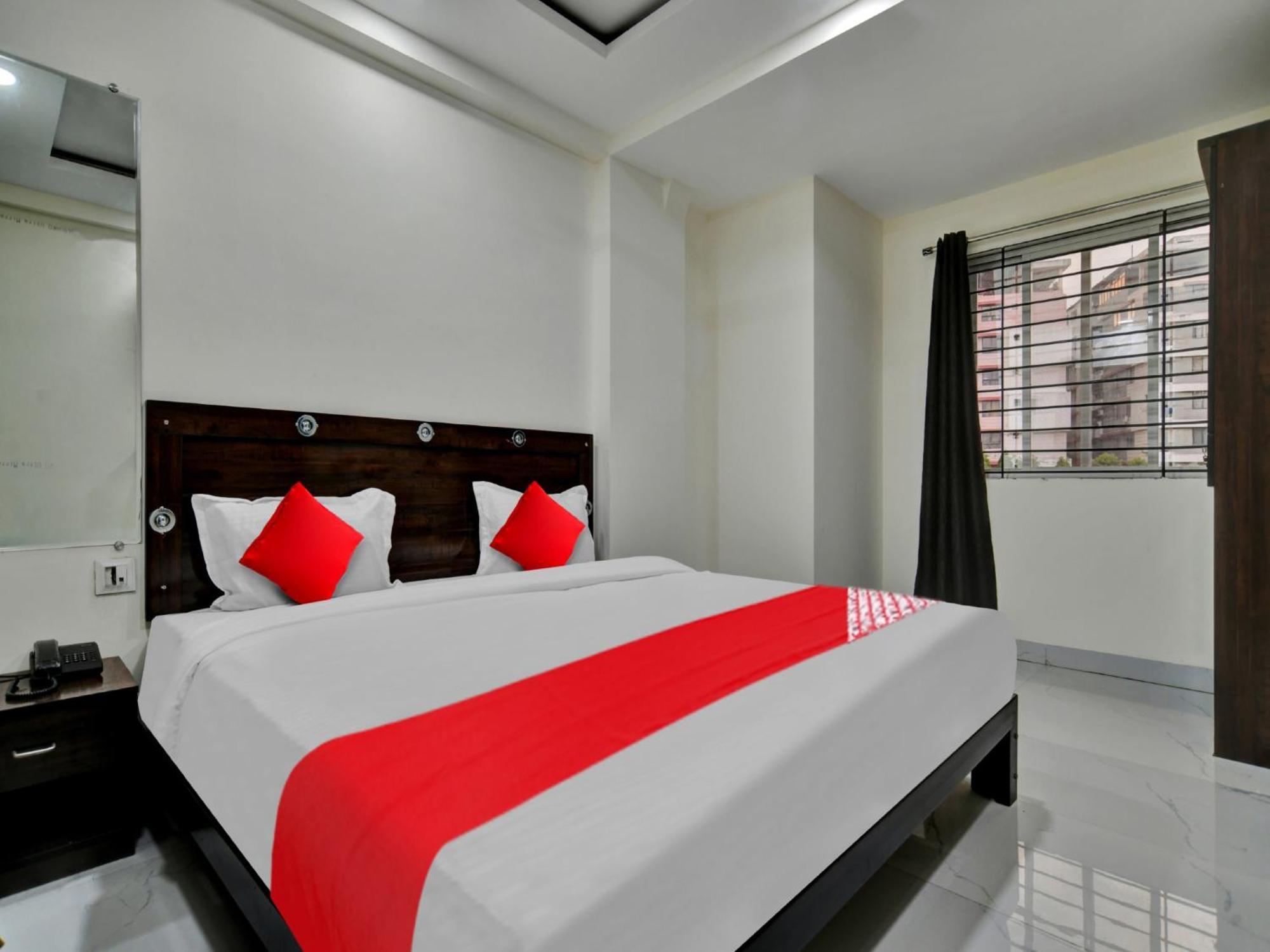 Oyo Hotel Dr Greens Indaur Exteriér fotografie