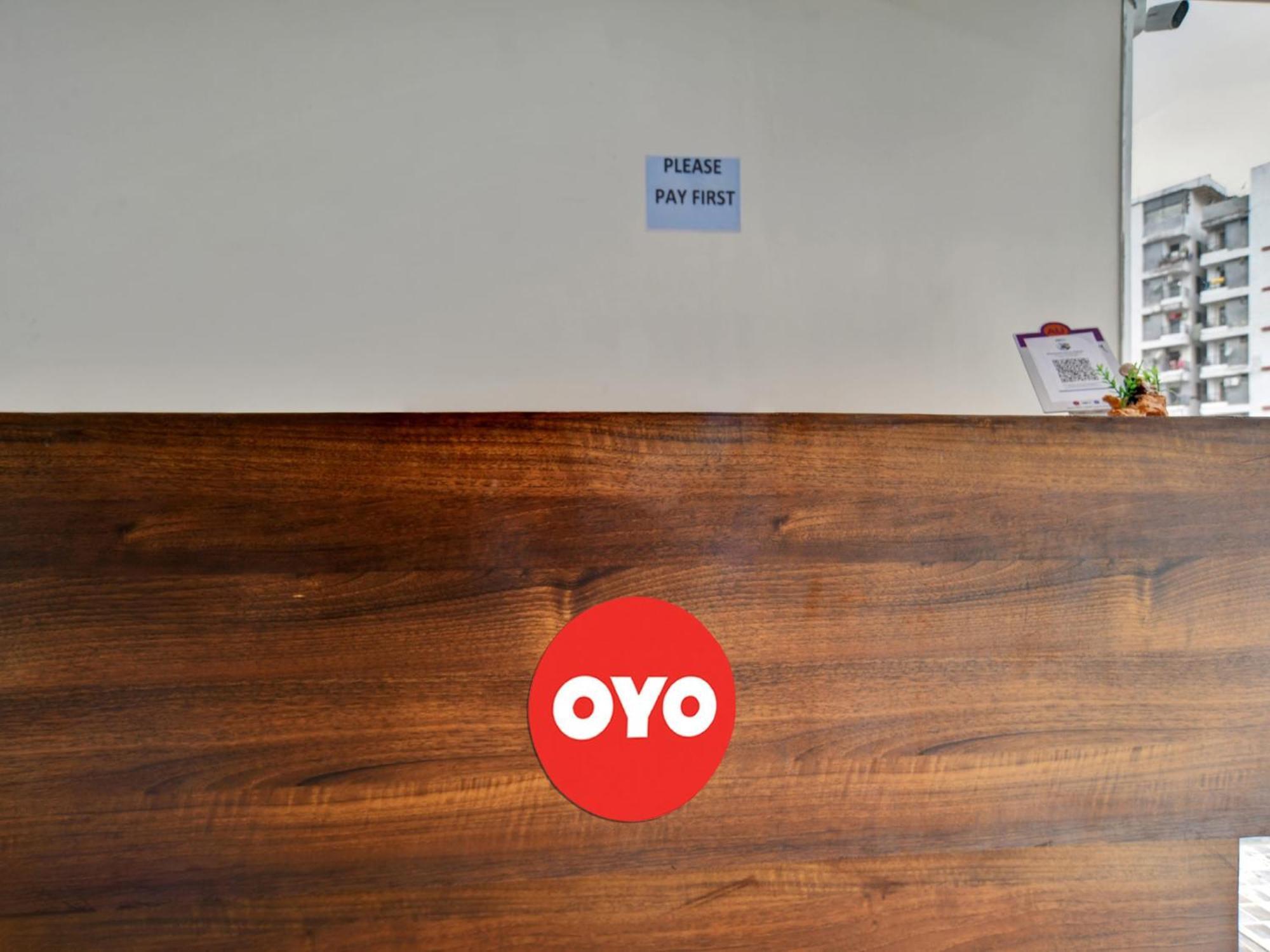 Oyo Hotel Dr Greens Indaur Exteriér fotografie